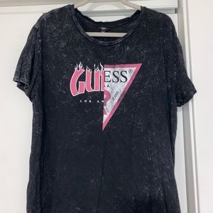GUESS Tee (M)